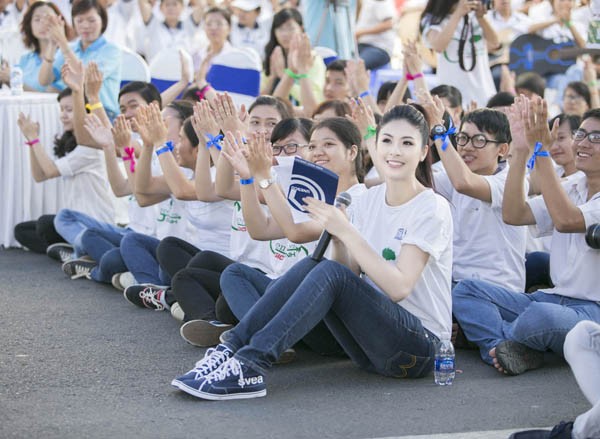 Ngọc Hân tươi tắn hưởng ứng Giờ Trái đất 2014 - ảnh 5